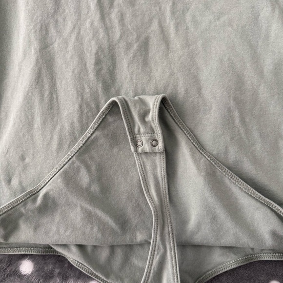 Abercrombie & Fitch Light Green Short Sleeve Bodysuit - Picture 2 of 3